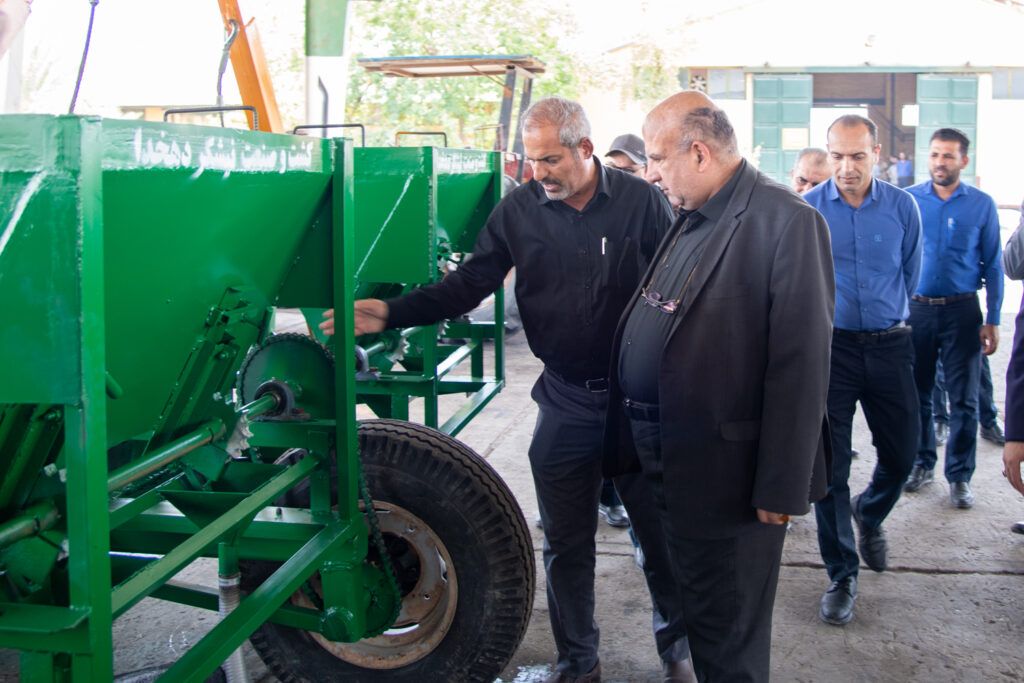 دستگاه ترکیبی «فاروئر کودریز» رونمایی شد/ راندمان تولید نیشکر افزایش می‌یابد