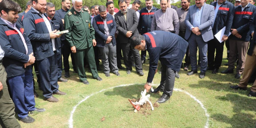 روز پرکار در فولاد اکسین خوزستان/از کلنگ زنی یادمان شهدا و احداث پست برق داخلی تا تامین ورق های فولادی پل عنافچه