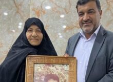 دیدار مهندس محمدی مدیرعامل شرکت فولاد اکسین خوزستان با مادر شهدای فرجوانی