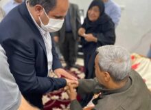 عیادتِ مدیر عامل شركت لوله سازی اهواز از همكارانِ آسیب دیده‌ی حینِ كار